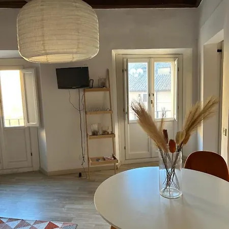 Deluxe Apt 1 Minute To Campo De Fiori 아파트 *